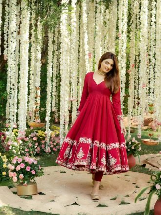Explore the latest sarees online including silk, party wear and designer styles. Shop premium fabric sarees with fast delivery across India at Nrutya.